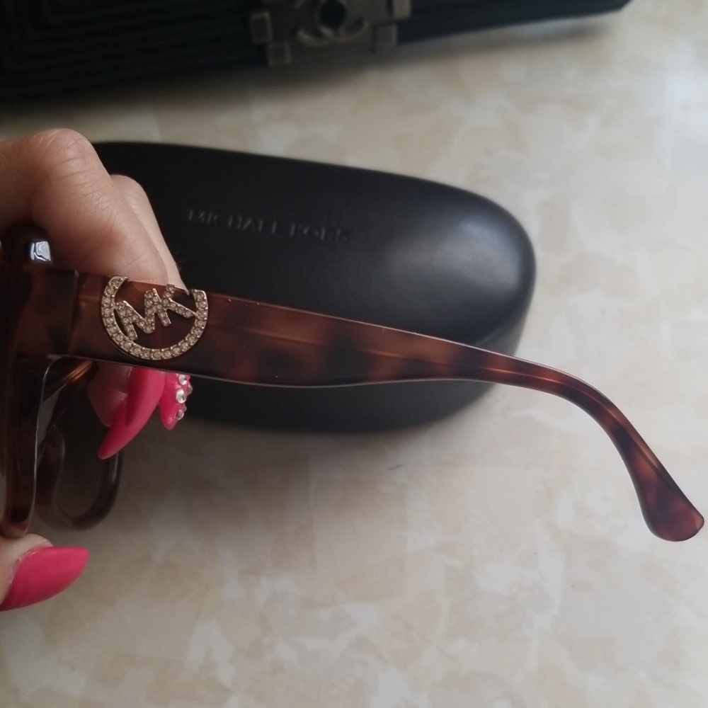 Michael Kors Sunglasses and leather case - Picture 2 of 3